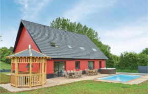 Amazing home in Saint-Denoeux w/ Jacuzzi, Heated swimming pool and 4 Bedrooms